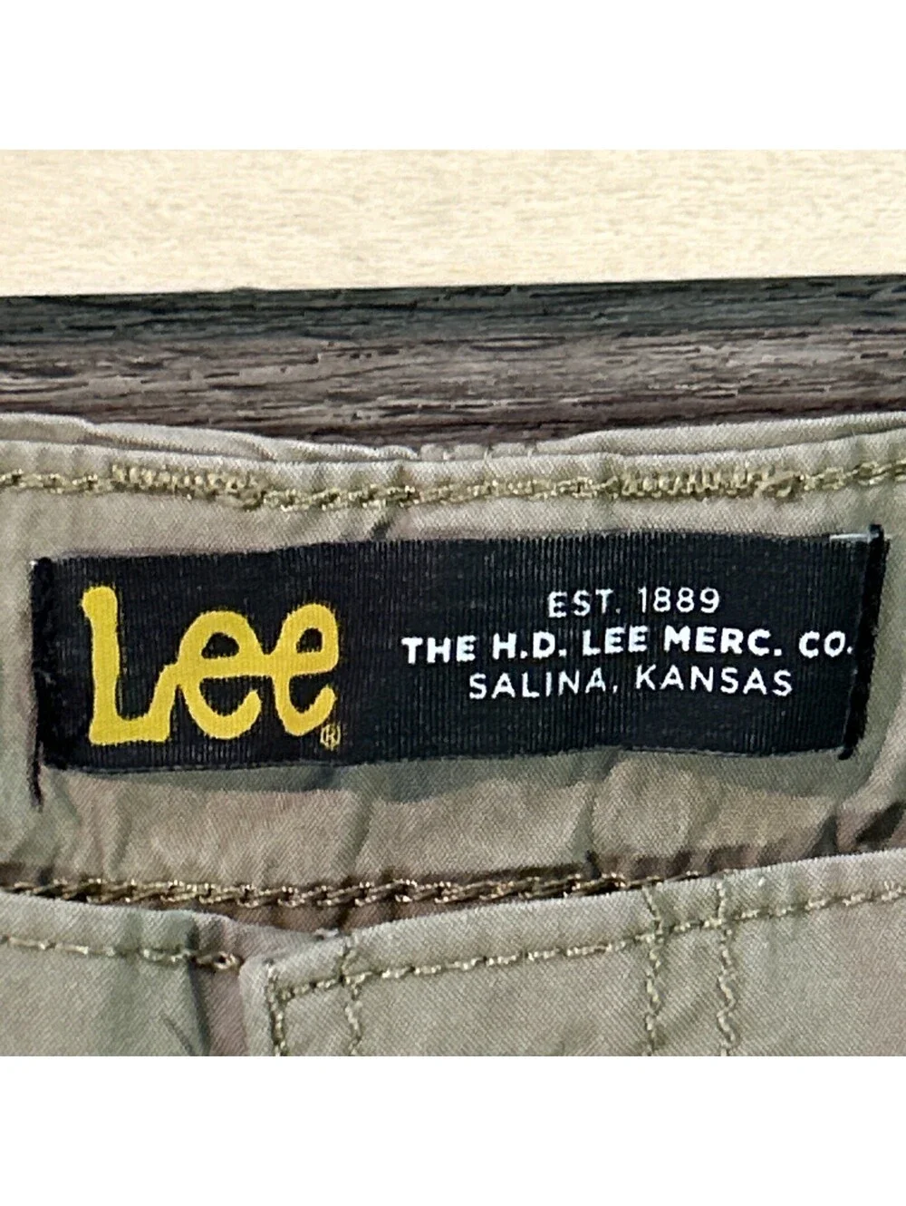 Lee Men's Extreme Motion Cargo Shorts 42 Beige Stretch Outdoor Hiking Casual